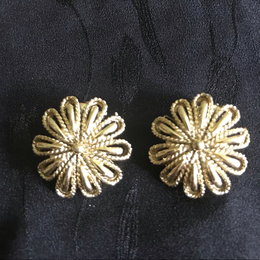 Vintage Gold Toned Clip On Earrings